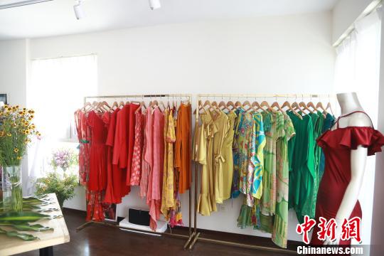 Elysée YANG服装工作室，6月起面向公众开放，展示了杨冠华最新一季的新品。　曾鼐 摄